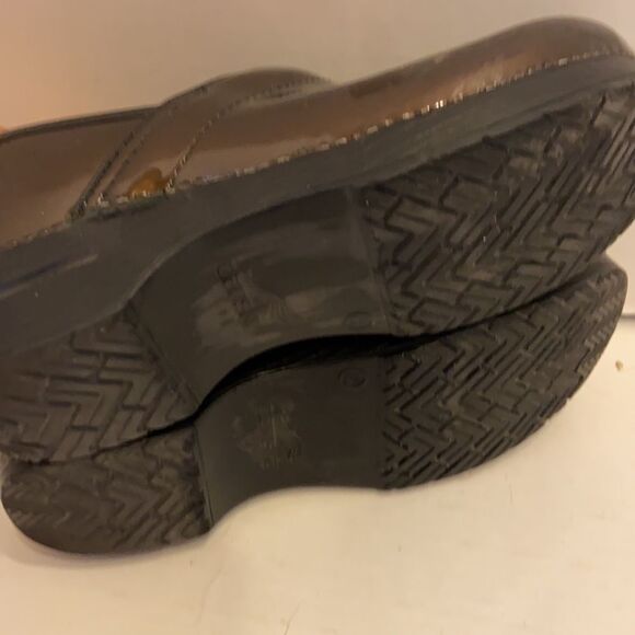 Dansko size 41 shiny brown broken clogs USA size 11 excellent - Picture 6 of 7
